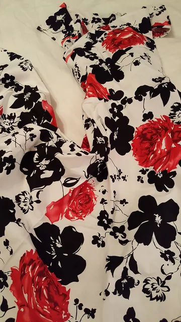 Robe fleurie noir et rouge